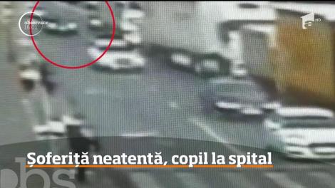 Un copil de 2 ani a ajuns în spital, din cauza unei şoferiţe neatente, care a tăiat calea maşinii conduse de tatăl copilaşului