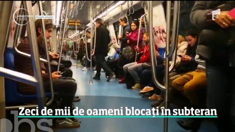 Zeci de mii oameni au rămas blocaţi la metrou din cauza unei defecţiuni la cea mai aglomerată oră a zilei