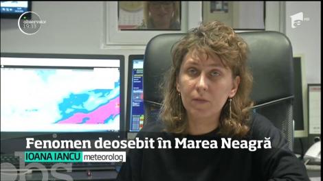 Un fenomen rar i-a surprins pe constănţeni. Marea s-a retras aproape 20 de centimetri, iar în larg au apărut mici insule de nisip