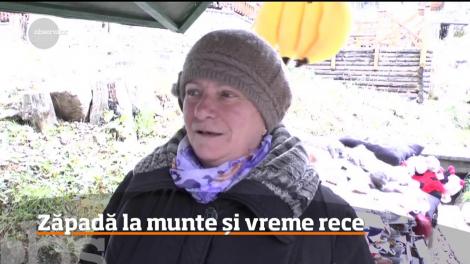 Iarna crâncenă s-a transformat într-un adevărat spectacol al naturii, spre bucuria turiştilor aflaţi în zonele montane