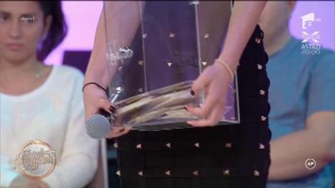 Laurențiu a ales-o pe Cristina! Burlacul a câștigat 5000 de euro