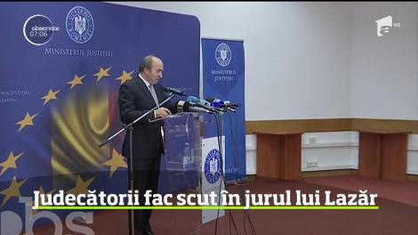 Peste 1400 de magistraţi cer să se renunţe la procedura de revocarea lui Augustin Lazăr