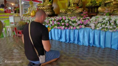 Cu gândul la Hannelore, Bogdan a ajuns în genunchi în fața unui altar budist. Ce doriță și-a pus concurentul