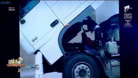 Smiley News! Tir reparat în mers de doi mecanici pricepuți