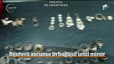Captură şocantă pe aeroportul din Cluj. Trei kilograme de bijuterii din aur au fost descoperite ascunse în bagajul unui copil de numai 14 ani