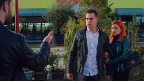 Fructul oprit online. Ioan nu mai suportă și sare la bătaie: „Păcat, păreai o femeie normală!”