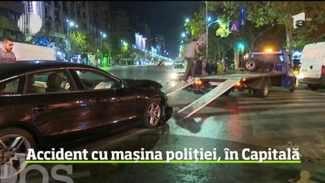 Un șofer acuză polițiștii că au trecut pe roșu! Și-a distrus bolidul de lux, după ce s-a ciocnit cu o maşină a Poliţiei