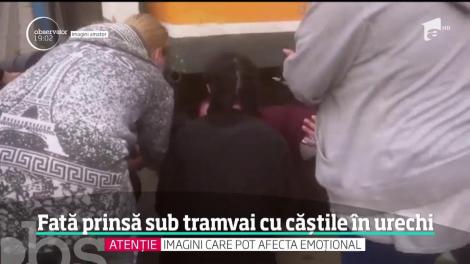 O adolescentă de 15 ani din Bucureşti a fost prinsă sub un tramvai