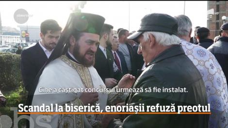 Scandal în faţa unei biserici din Sighetu Marmaţiei!