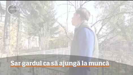 Sar gardul, ca să ajungă la muncă!