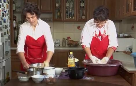 Cum se prepară ce mai bune plăcinte ”poale-n brâu”, după rețeta bunicii