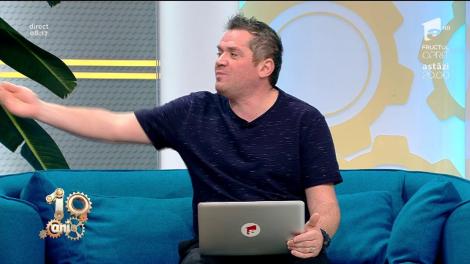 Smiley News. Anunț pe clădirea Academiei Române: Atenție! Cad bucăți de...