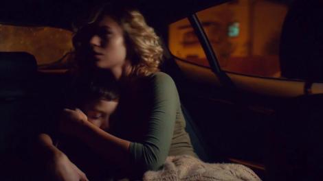 Alex și Sonia fug din casa familiei Caragea. Adrian anunță poliția: "Soția mea este schizofrenică, l-a răpit pe fiul nostru"