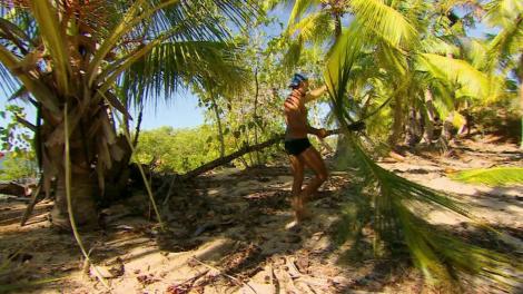 Cameleonii, nevoiți să repare ceea ce a distrus ploaia: "Ne-am întors în vremurile de demult în care bărbații construiau și femeia gătea"