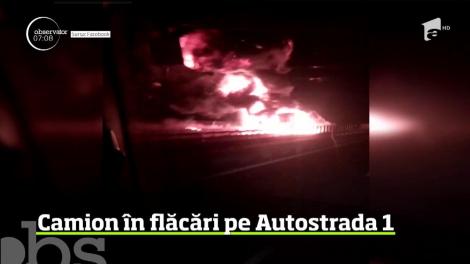 Incendiu pe Autostrada A1. Un camion plin cu bitum a luat foc, în mers pe sensul dinspre Arad spre Timişoara