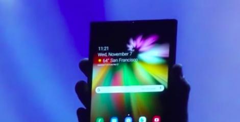Cum arată primul telefon cu ecran pliabil! Toată lumea se va înghesui să-l cumpere