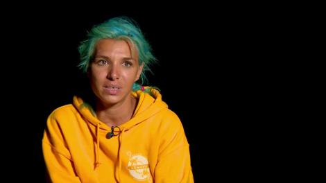 Lemurii trebuie să facă rost de mâncare de la oamenii din sat! Sorana: "O să le dau ceva la schimb"