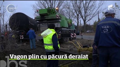 Vagon plin cu păcură deraiat