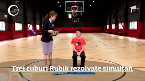 Un adolescent chinez în vârstă de 13 ani sparge toate recordurile! El a avut nevoie doar de 96 de secunde pentru a rezolva 3 cuburi Rubik simultan!