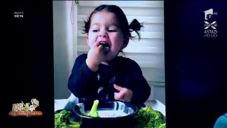 Smiley News. O fetiță mănâncă cu poftă broccoli