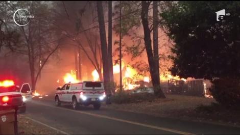 Zeci de mii de californieni şi-au părăsit, în grabă, casele, din cauza unui uriaş incendiu de vegetaţie!