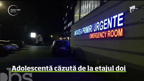 O fată de 13 ani a căzut de la etajul al doilea al blocului în care locuieşte, iar primele indicii arată că ar fi vorba de o tentativă de sinucidere