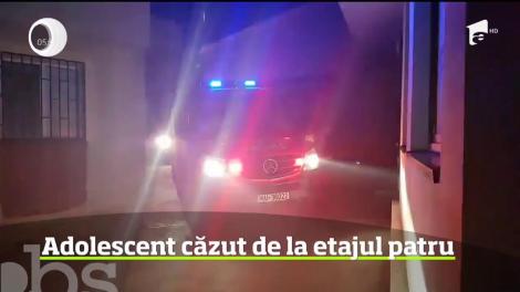 Un adolescent de 16 ani din Constanţa a căzut de la etajul patru al blocului unde locuia