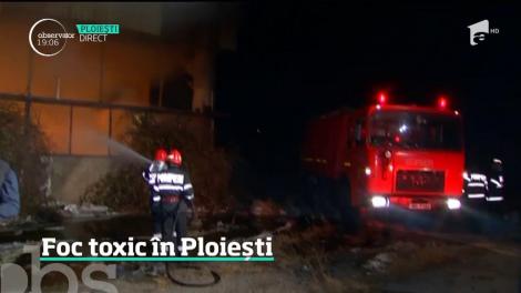 Pericol de poluare, în Ploieşti! Un fum toxic a acoperit oraşul, după ce un depozit de mase plastice a luat foc! Oamenii, sfătuiți să rămână în case