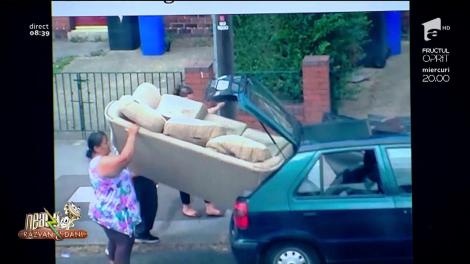 Smiley News. Câte canapele intră într-o mașină