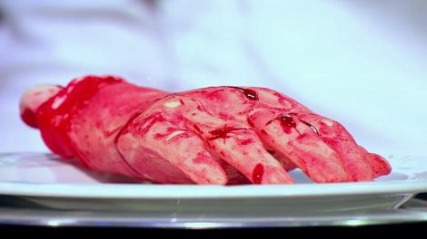 Ucigaşul mascat din Scary Movie a venit la Chefi la cuţite! "Vino încoace să-ţi dau un cuţit în spate"
