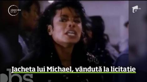 Celebra jachetă purtată de Michael Jackson în turneul “Bad” a fost vândută la licitație pentru o sumă uriașă