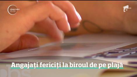 Ea este tânără care şi-a mutat "biroul" pe o plajă din Bali. Cum lucrează şi câţi bani câştigă