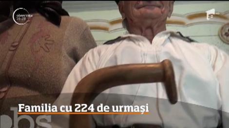 O familie dintr-un sat bistriţean este demnă de Cartea Recordurilor! Doi soţi au 11 copii si 224 de nepoţi şi strănepoţi