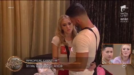 Show interzis minorilor! Burlacul, atingeri fierbinți cu Anca și Cristina!