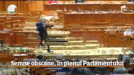 Scene scandaloase în plenul Parlamentului. Fostul ministru al justiţiei, Florin Iordache, a făcut semne obscene către colegii săi parlamentari