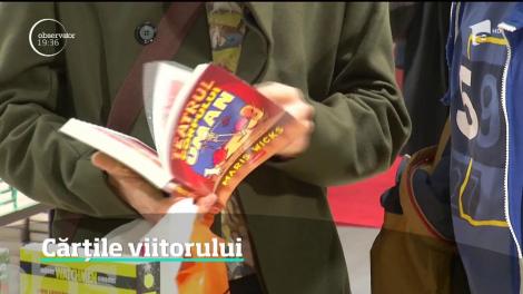 Cartea dedicată legendarei trupe Queen a ajuns şi în România