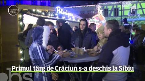 Sibiul este primul oraş care a îmbrăcat haine de sărbătoare. Atmosfera a fost de basm. Iar mii de oameni au trecut deja pe la târgul de Crăciun
