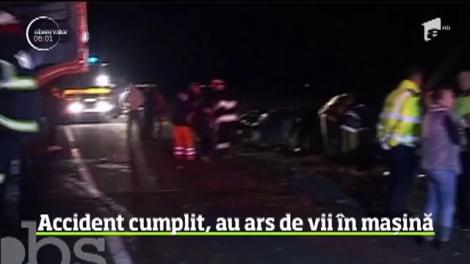 Sfârşit cumplit pentru doi bărbaţi din Arad, aceştia au ars de vii în maşină