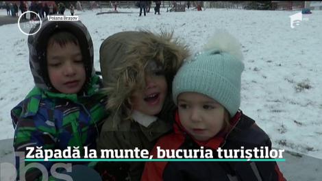 Zăpada la munte, bucuria turiștilor, în special a copiilor