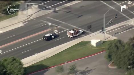 Urmărire spectaculoasă în California. Poliţia a gonit după un individ care furase un camion