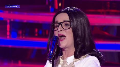 Carmen Rădulescu se transformă în Nana Mouskouri - "Maria me ta kitrina"