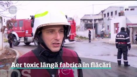 Încă o fabrică a luat foc în România şi pentru a doua oară în aceeaşi săptămână pompierii au trimis mesaje de avertizare populaţiei