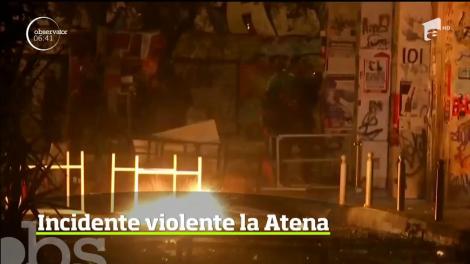 Confruntări între forţele de ordine şi un grup de câteva zeci de anarhişti, în centrul Atenei