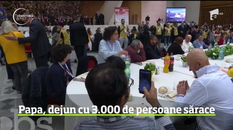 Papa Francisc a marcat Ziua Mondială a Săracilor printr-un dejun la care a invitat 3000 de persoane defavorizate din Roma