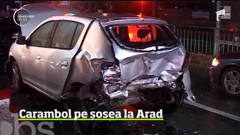 Doi oameni au fost răniţi, dintre care unul a rămas încarcerat, în Arad, în urma unui carambol în care au fost implicate patru maşini