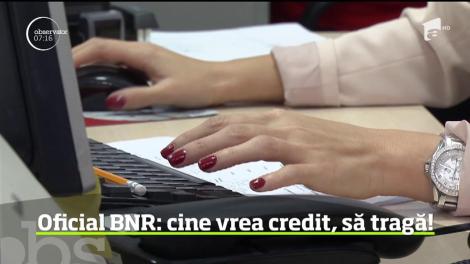 Românii ar trebui să îşi ia două-trei locuri de muncă pentru a-şi permite să îşi cumpere o locuinţă prin credit