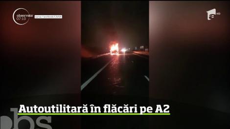 Utilaj de curăţare a drumului în flăcări pe Autostrada A2