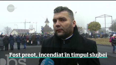 Imagini șocante lângă Catedrala Mântuirii Neamului. Un fost preot şi-a dat foc la doi paşi de mulţimea care participa la slujba de sfinţire
