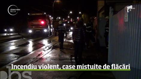 Clipe de panică în Baia Mare. Două case au ars, iar flăcările ameninţau să se extindă şi la locuinţele din apropiere