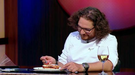 "Wow, wow, woooow", exclamă, fără oprire, Scărlătescu! "E genială, n-am mai mâncat așa ceva"! Preparatul banal care i-a dat gata pe chefi